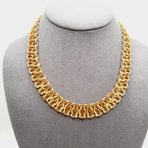 Vintage Trifari Interlocking Choker Necklace Gold Tone Link Collar – 18" Jewelry - Picture 11 of 11